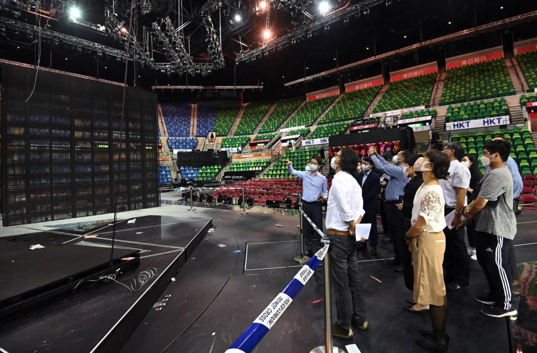 Mirror concert Hong Kong Coliseum screen