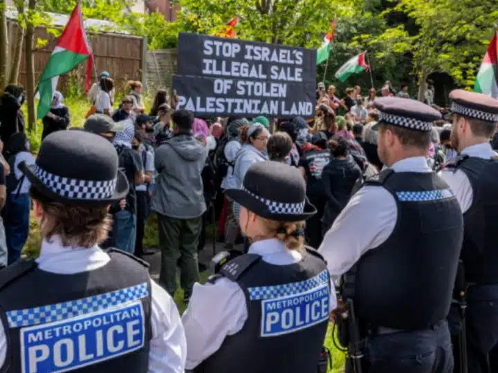 Protest against Great Israeli Real Estate Event at Edgware United Synagogue