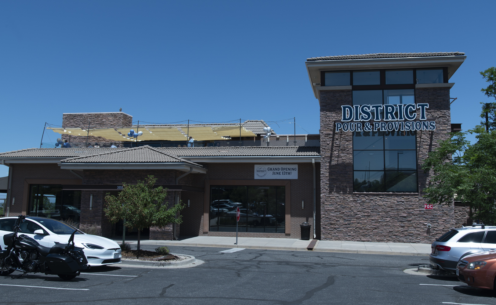 District Pour & Provisions exterior