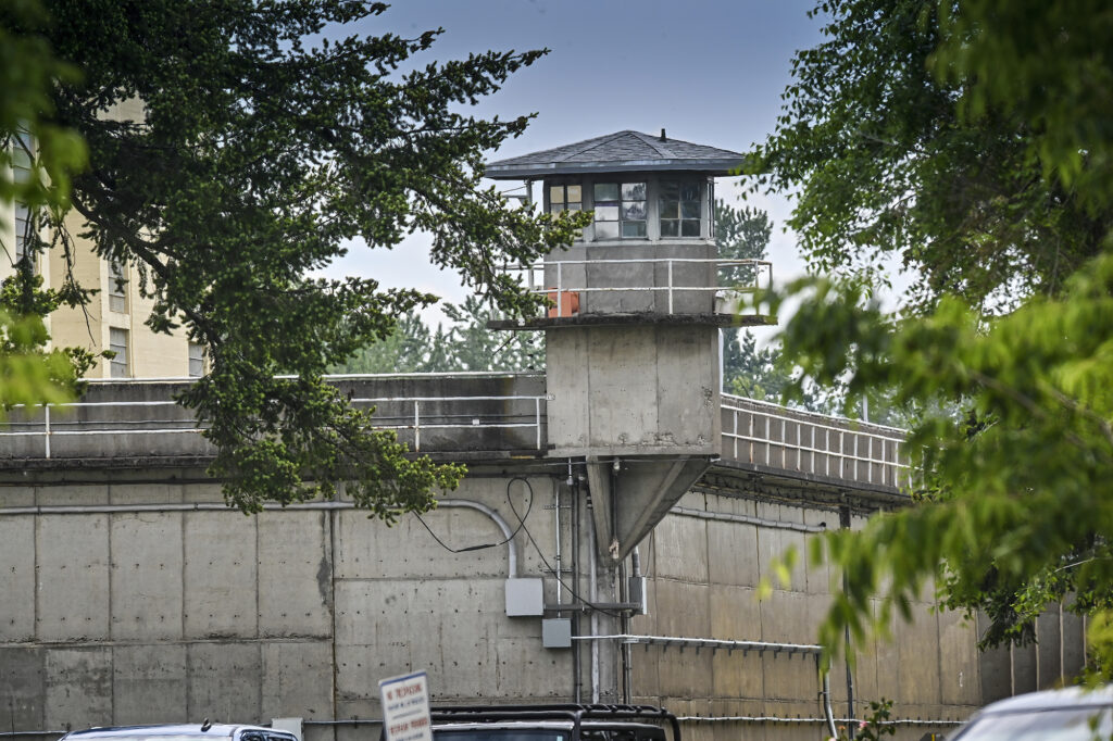 The Oregon State Penitentiary in Salem. (Photo by Ron Cooper/Oregon Capital Chronicle)