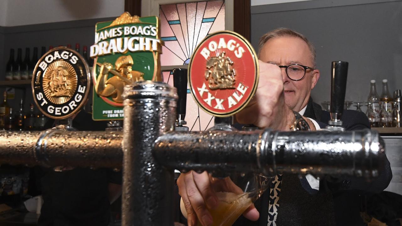 Anthony Albanese pulls a beer during a visit to Boag's brewery