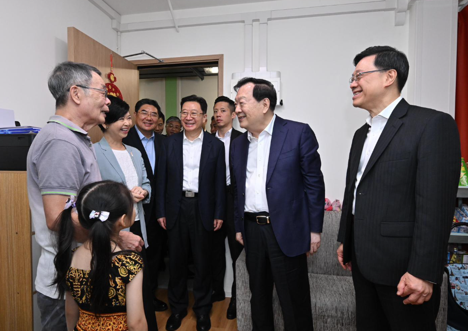 Director of the Hong Kong and Macao Work Office Xia Baolong (second right) visited a family at the Light Public Housing on Yau Pok Road, Yuen Long on June 16, 2026.