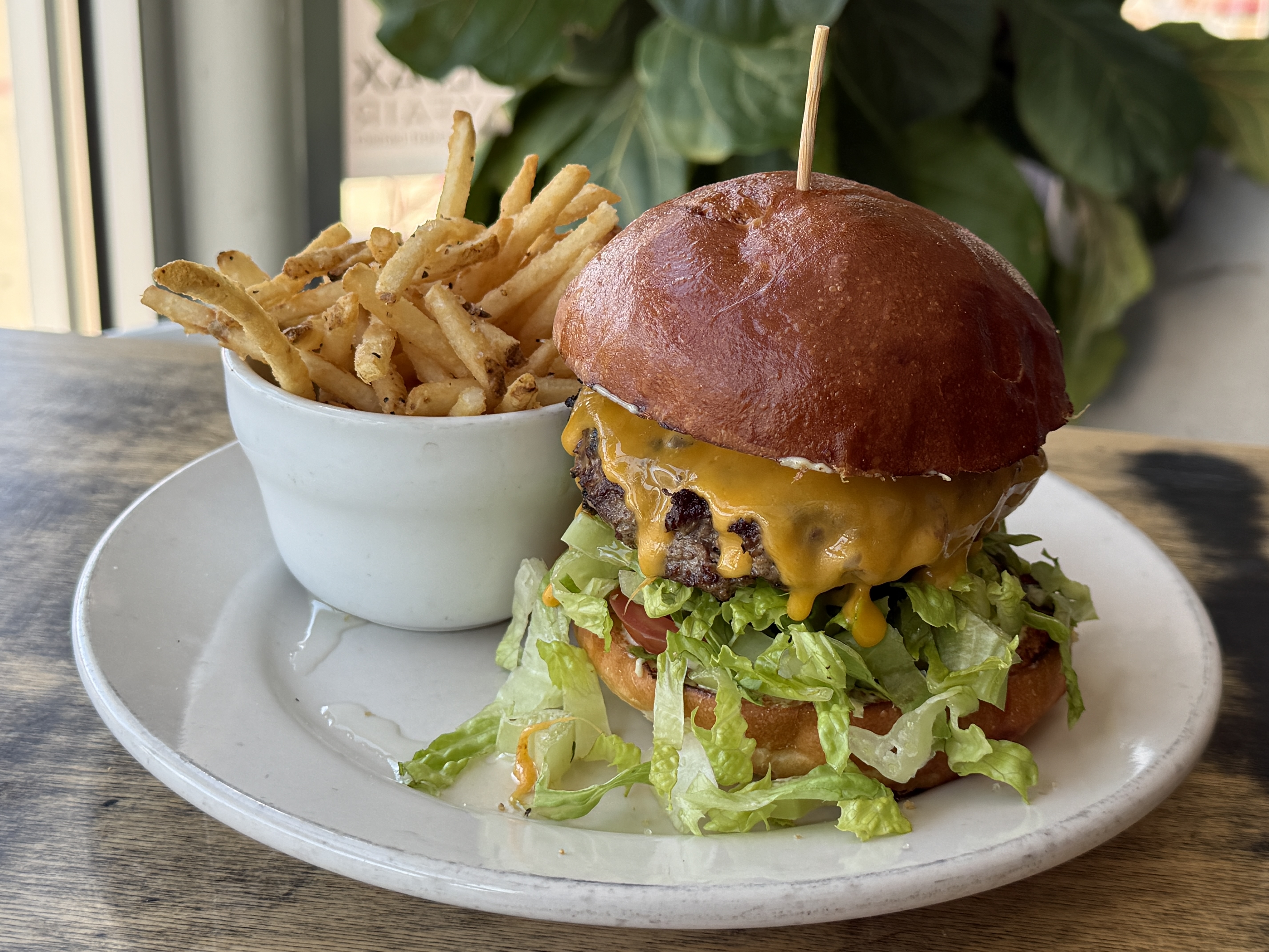 Tessa Delicatessen burger