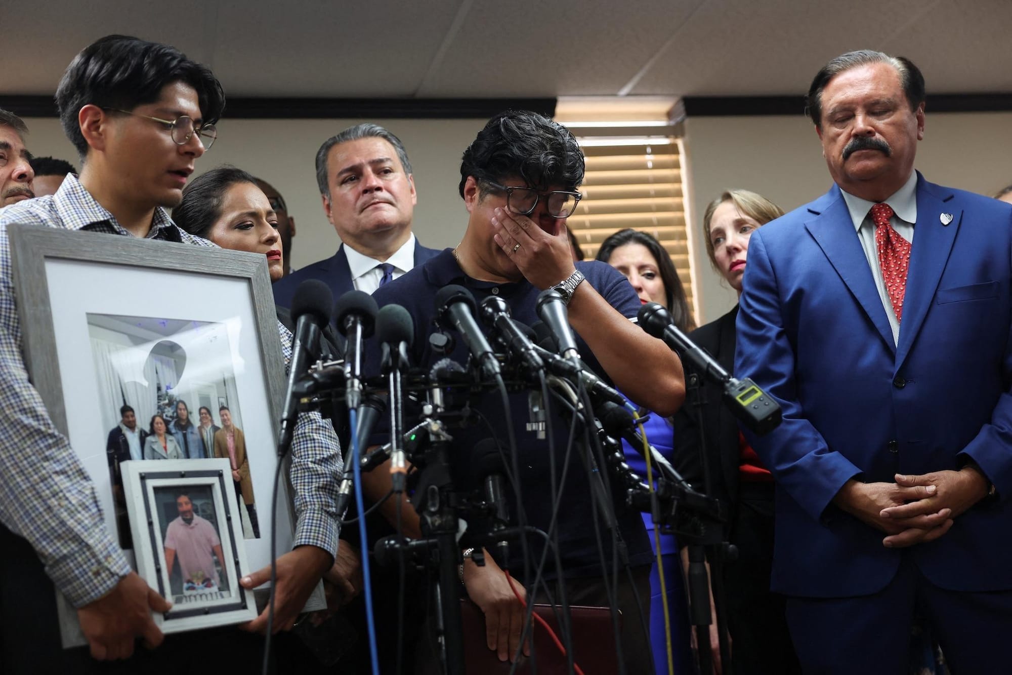 ICE agent kills Mexican immigrant in Houston encounter