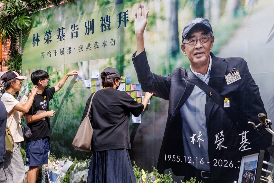 Mourners leave messages on a wall during the funeral of Hong Kong bookseller Lam Wing-kee in Taipei on July 31, 2026. Photo: Cheng Yu-chen/AFP.