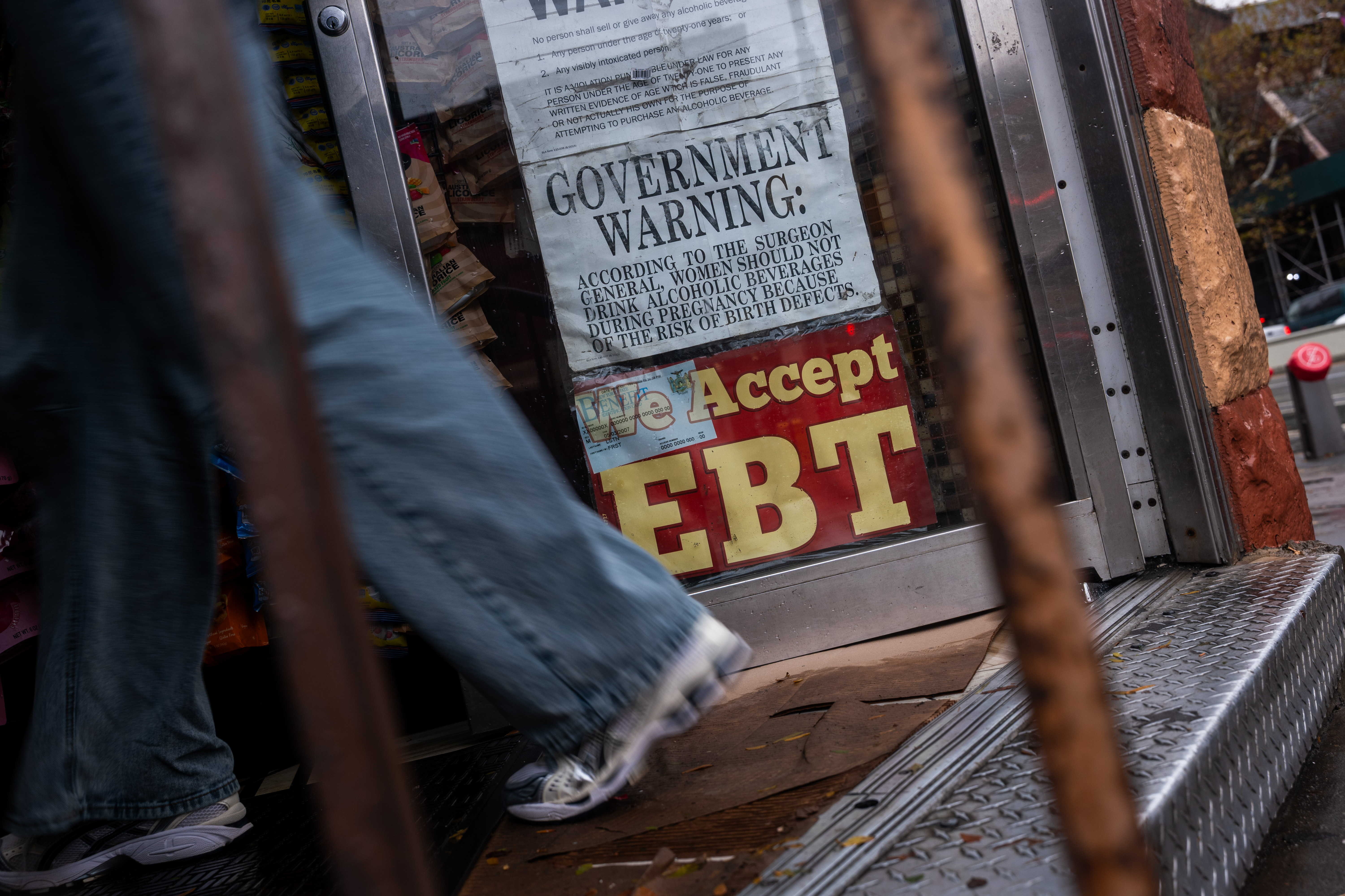 A store displays a sign accepting Electronic Benefits Transfer (EBT) cards for Supplemental Nutrition Assistance Program (SNAP) purchases for groceries on October 30, 2025 in New York City. Approximately 42 million Americans rely on food stamps that are deposited monthly onto their EBT cards. On November 1st, that assistance is set to end amid the ongoing U.S. government shutdown, potentially leaving households desperate to find ways to put food on the table. (Photo by Spencer Platt/Getty Images)