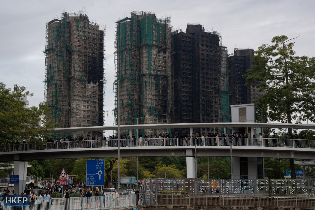 People form a long queue in Tai Po to pay tribute to the victims of the Wang Fuk Court fire in Tai Po on November 30, 2025. Photo: Kyle Lam/HKFP.