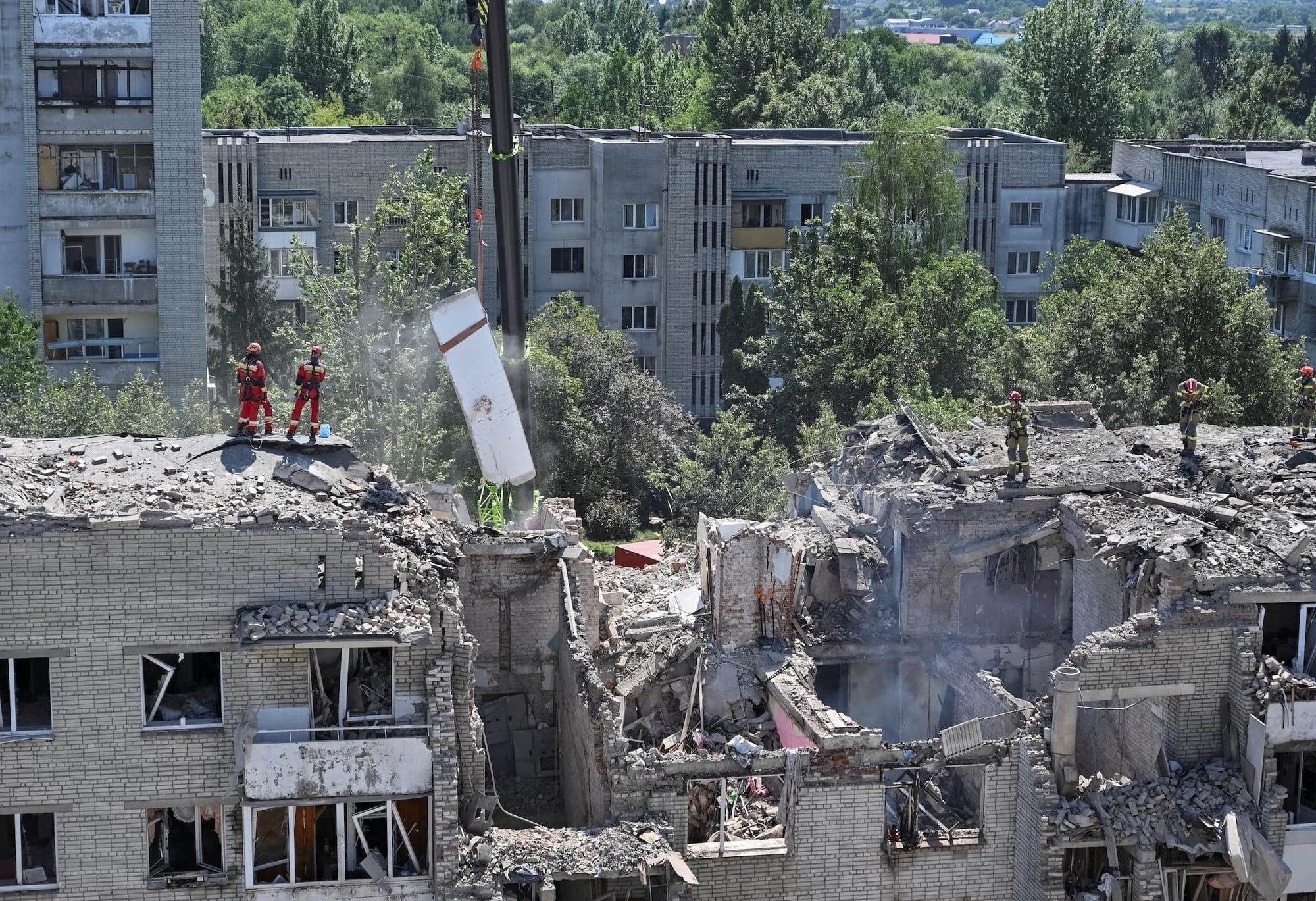 News Wrap: Russian drone, missile attack kills 10 in Ukraine