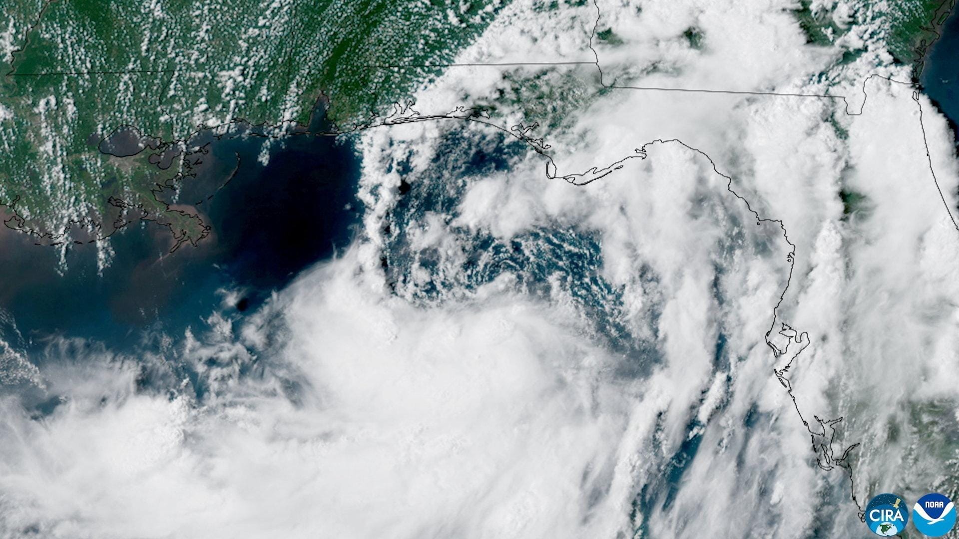 News Wrap: Gulf Coast prepares for Tropical Storm Bertha