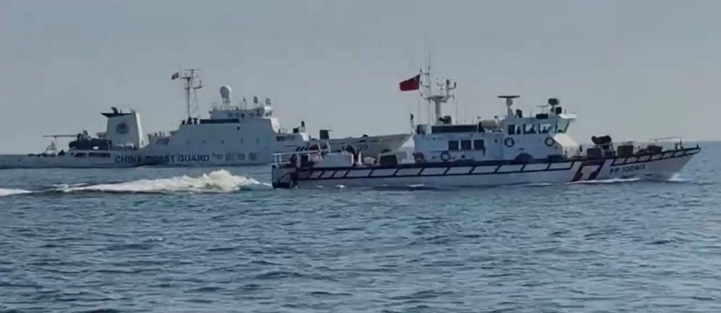 A Taiwan coast guard vessel (right) sails near a Chinese coast guard ship in waters of Taiwan-controlled Kinmen County on September 15, 2025. Photo: Taiwan's Coast Guard Administration.