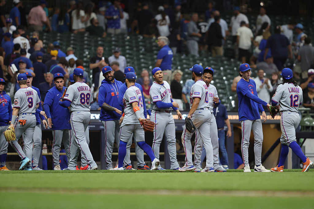 The Mets celebrating a rare win