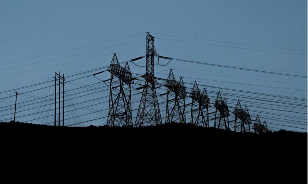 Powerlines in Hood River County above the Columbia River move electricity from the Bonneville Dam to customers across the region on Thursday, July 25, 2024. (Jordan Gale/Oregon Capital Chronicle)