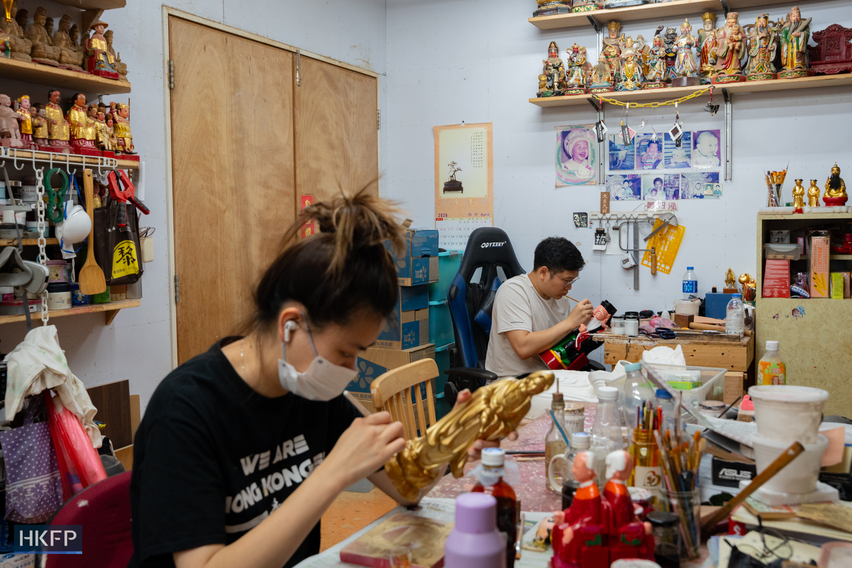 Sylverster Siu (right) and his wife painting of statues in an industrial building in Kwai Chung, April 8th, 2026. Photo: Kyle Lam/HKFP.