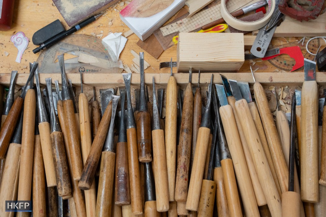 A set of chisel and blade on Vitus Siu's desk in an industrial building in Kwai Chung, July 27th, 2026. Photo: Kyle Lam/HKFP.