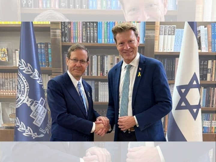 Richard Tice of Reform UK shaking the hand of an official in the Israeli government for the photo op while in Israel in September 2025