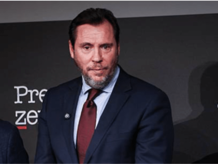 Óscar Puente, Spanish minister of Transport and Sustainable Mobility since 2023, looks on as he attends the Zenda 2024 and 2025 awards at Real Fábrica de Tapices on 13 January 2026 in Madrid, Spain.